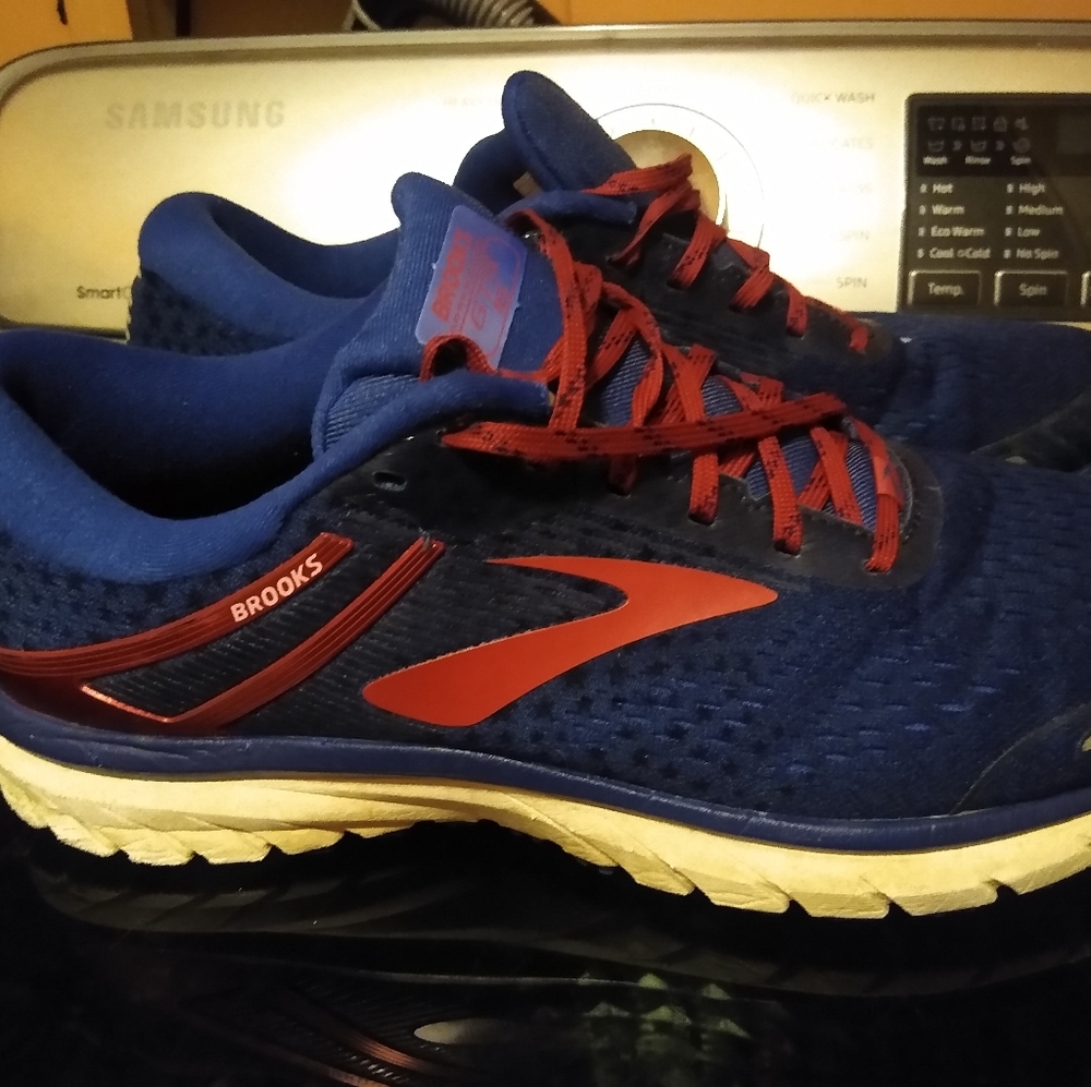 Brooks Tennis Shoes